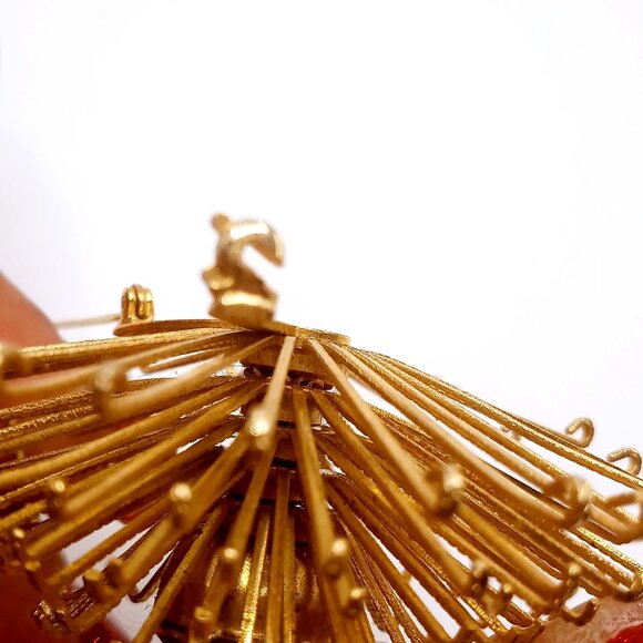 Sarah Coventry Brooch Gold Tone Metal Starburst Amber Rhinestone Center Vintage - Picture 9 of 10